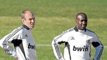 <b>CARA Y CRUZ. </b>Lass podrá jugar y Robben lo tendrá más difícil.