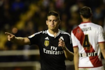 0-2. James Rodríguez celebró el segundo gol.