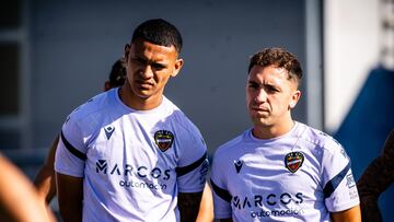 Kervin Arriaga llama a la puerta