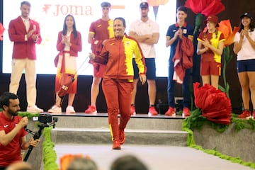 El Centro Cultural de San Marcos fue el lugar elegido para  presentar la vestimenta del equipo español olímpico. Tamara Echegoyen, vela.