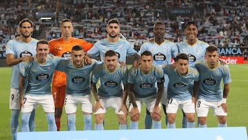 La formación inicial del Celta posa antes del inicio del partido contra el Real Madrid en Balaídos.