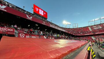 Una lona cubría los sectores del Sánchez-Pizjuán cerrados ante el Celta.