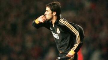 Raúl celebra el gol conseguido al Manchester United en 2000