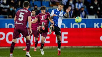 Joselu ante la Real en Mendizorroza.