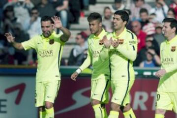 Luis Alberto Suárez, Xavi Hernandez, Neymar, Lionel Messi celebrando el gol de Luis Suárez