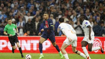 Marseille (France), 09/08/2023.- Kylian Mbappe (L) of PSG in action during the French Ligue 1 soccer match between Olympique Marseille and Paris Saint-Germain, in Marseille, France, 31 March 2024. (Francia, Marsella) EFE/EPA/Guillaume Horcajuelo EPA-EFE/Guillaume Horcajuelo
