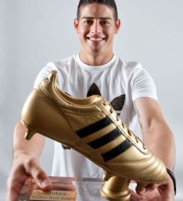 James recibe la Bota de Oro del Mundial de Brasil en Valdebebas