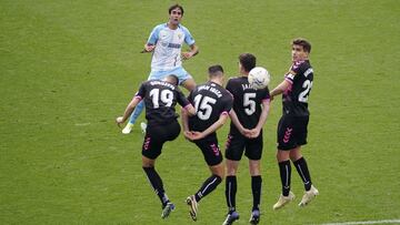 Al Sabadell se le atragantan los rivales directos