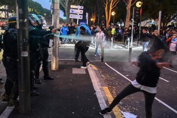 Los ultras del Marsella y el Lazio se enfrentaron en los alrededores del Stade Vélodrome antes y después del partido que enfrentaba a sus respectivos equipos en la Europa League. Hubo cuatro heridos leves por consecuencia de dichos enfrentamientos.