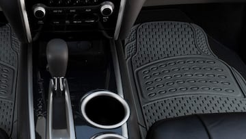 Alfombrillas de goma antideslizantes y universales para el coche en Amazon