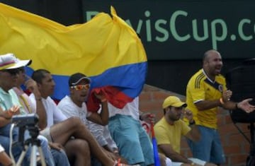 Farah y Cabal superaron a Nishioka y Uchiyama en el tercer partido. El domingo, Giraldo y Falla tienen el ascenso al Grupo Mundial en sus manos.