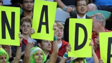 <b>PÚBLICO ENTREGADO. </b>Los aficionados australianos, y los españoles que están en Melbourne, no paran de animar a Rafa Nadal con carteles y banderas de España.