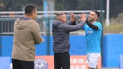 "Olor a perro": la graciosa anécdota culinaria de un entrenador español con un delantero chileno