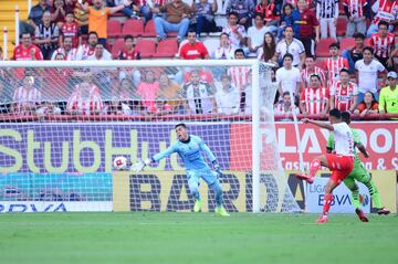 Al tener un experimentado como Sebastián Sosa en Monarcas Morelia, el arquero mexicano vio pocas oportunidades, ahora en Necaxa y sin Hugo, podría afianzarse en un arco de Primera División.