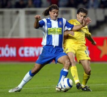 Militó entre 1999 y 2003 en el Barcelona y jugó una temporada, la 04-05 en el Espanyol.