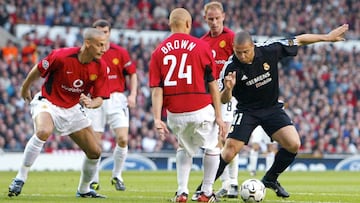 Otra tarde inolvidable para el fútbol ocurrió en abril de 2003, cuando Manchester United y Real Madrid se enfrentaban en el partido de vuelta de los cuartos de final. Los merengues, dirigidos por Vicente Del Bosque, habían ganado 3-1 el encuentro de ida y debían gestionar la ventaja. Ronaldo, ‘O Fenómeno’, se encargó del trabajo al anotar un triplete que hizo que Old Trafford se rindiera ante él. El partido terminó 4-3 a favor de los ‘Red Devils’, pero la eliminatoria se decantó del lado del Madrid 6-5. 