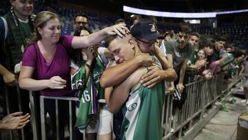 UNICAJA-BASKONIA.
 NEDOVIC LLORA CON LA AFICI&Atilde;N