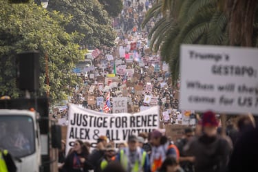 Miles de personas en la protesta en San Francisco contra el ICE. La ciudad de California se une así al resto de lugares en EE.UU. que han asumido una huelga general en contra de las actuaciones del Servicio de Inmigración y Control de Aduanas.