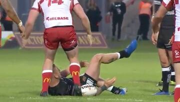 Lo que hace un jugador de rugby con su rótula impacta a la grada