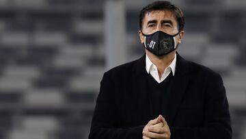 Quinteros da paso un atrás en su largo conflicto con los árbitros