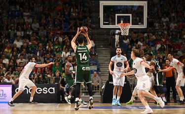 El Unicaja gana con sufrimiento a un combativo Obradoiro