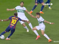 El Barcelona superó 3-1 al Elche gracias a la brillante actuación de sus delanteros, quienes marcaron y aseguraron una valiosa victoria que reduce la distancia a cinco puntos con el líder de la tabla.