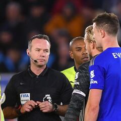 How much does a referee charge for each Premier League match?