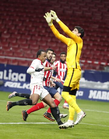 Bounou, Jules Kounde y Luis Suárez.