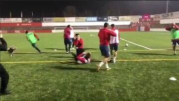 Increíble jugada en el entrenamiento dos caños en uno