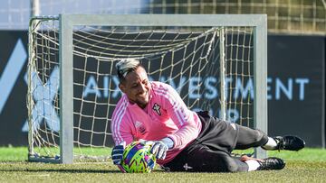 Diego Alves durante su primer entrenamiento con el Celta.