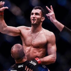 Un exUFC, crítico: "Hacen peleas fáciles para sus estrellas"