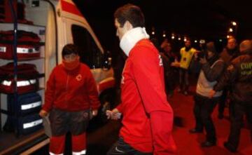 Manquillo, con collarín, se dirige a un centro médico en ambulancia.