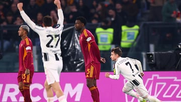 Francisco Conceicao celebra un gol ante Evan Ndicka y Wesley Franca.