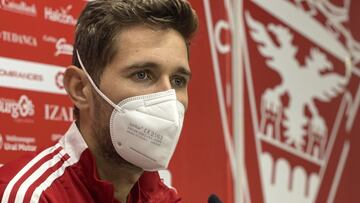 Jorge Sáenz, jugador del CD Mirandés, comparece en rueda de prensa antes del partido ante el CD Tenerife de LaLiga SmartBank.