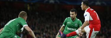 Alexis marca un golazo y Arsenal es pura fiesta en Champions