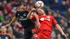 Marcelo Díaz durante el partido frente al Leverkusen.