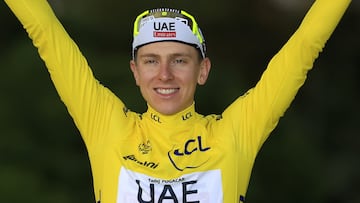 Tadej Pogacar, en el podio final de Niza, como ganador del Tour 2024.