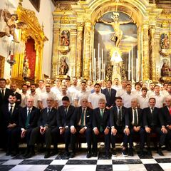 El Betis realiza su ofrenda floral para la temporada 25-26