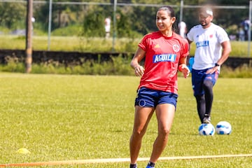 La Selección Colombia Femenina tuvo su último entrenamiento antes de enfrentar a Bolivia por la segunda fecha de la Copa América Femenina en el Pascual Guerrero. La Tricolor entrenó en la Cancha Fútbol Paz de La Z.