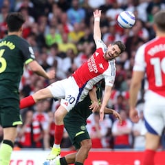 Londres (Reino Unido), 12/04/20225.- El Arsenal Jorginho (C) Arsenal FC y Brentford FC opera durante el partido de fútbol de la Premier League inglesa entre el 12 de abril de 2025 en Gran Bretaña. Audio, videos, datos, listas ajustadas no autorizadas, logotipos de clubes/ligas, servicios 'en vivo' o NFT no tienen uso. Limitado para 120 películas que coinciden en línea, no hay emulación de video. No sirve de nada en las apuestas, juegos o lanzamientos de club/liga/jugador.