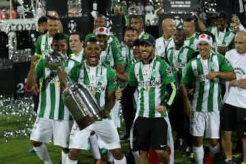 Nacional, campeón de la Copa Libertadores: Para el hincha verdolaga será inolvidable aquel 27 de julio cuando por segunda vez en su historia, Atlético Nacional ganó el trofeo continental luego de vencer a Independiente del Valle de Ecuador. Pasaron 27 años para que Nacional volviera a probar la gloria de la Copa; en fase de grupos y octavos de final terminó invicto y solo cayó en cuartos ante Central.