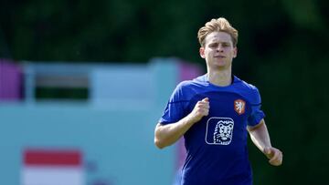 DOHA, QATAR - NOVEMBER 18: Frenkie de Jong of Holland during the Training MenTraining Holland at the QT6 on November 18, 2022 in Doha Qatar (Photo by Rico Brouwer/Soccrates/Getty Images)