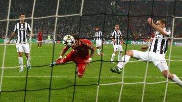 Así marcó Mandzukic en Turín.