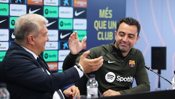 Laporta, junto a Xavi.