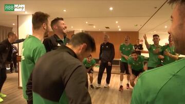 Esto es buen ambiente en un vestuario: Setién, Joaquín y el juego 'Múltiplos del 7'