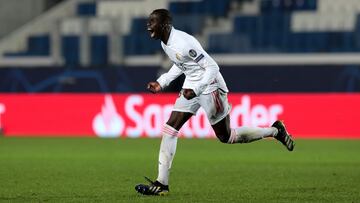 0-1. Ferland Mendy celebró el primer gol.