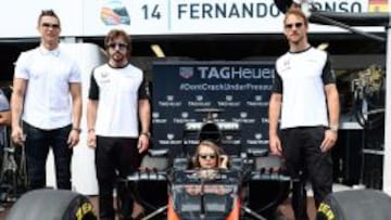 Button con Alonso, Cristiano y la modelo Delevingne en el pasado GP de M&oacute;naco.