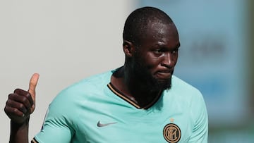 Inter Milan striker Lukaku hails "team player" Conte