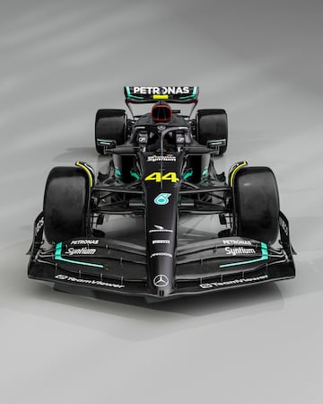 El Mercedes W14 ha sido presentado esta mañana de la mano de Lewis Hamilton y George Russell. El nuevo vehículo busca luchar de nuevo por el título del mundo.