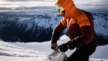 Jost Kobusch subiendo una montaña